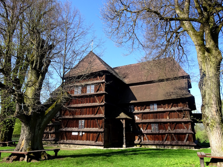 Slovenské unikáty - drevený kostol v Hronseku